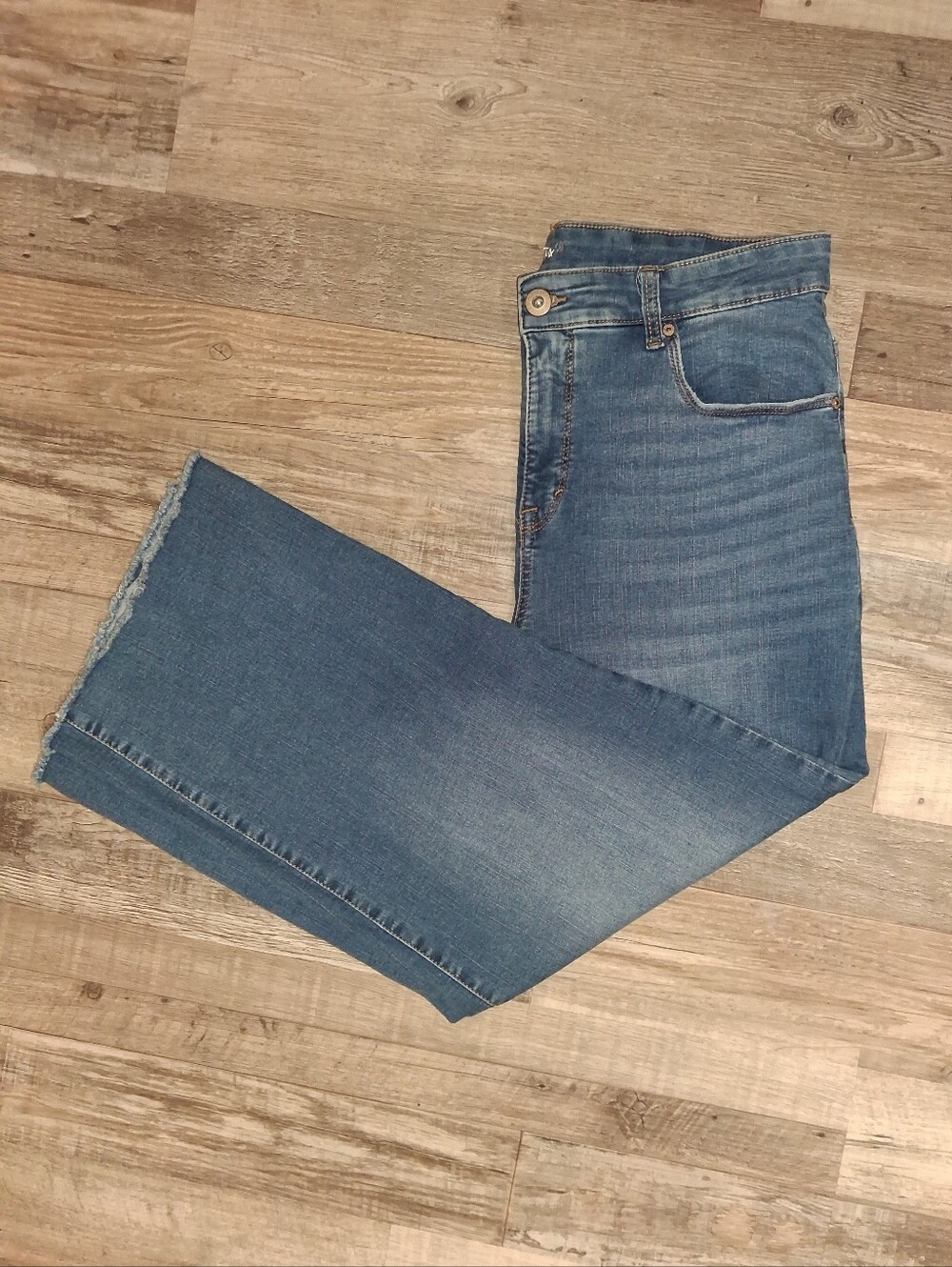 STYLE & CO. JEAN CAPRIS W/ FRINGE BOTTOM SZ 14